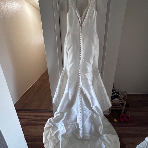 Wedding dress - Picture 8 of 8